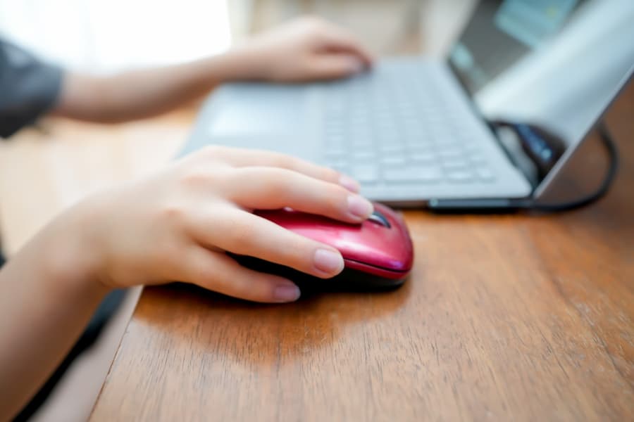 不登校の子どもにはオンライン塾がおすすめ!自宅で無理なく勉強に取り組もう