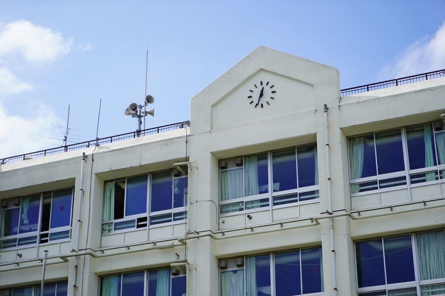 夏休み明けは不登校が増えやすい時期!適切なサポートで少しずつ不安を取り除こう
