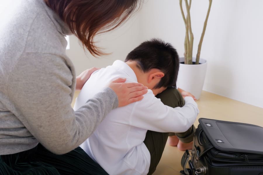不登校になった子どもを安心させる保護者の対応方法
