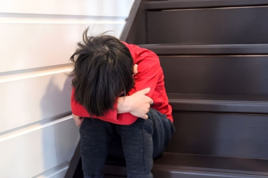 ADHDの特性によって学校生活の困難が生じると不登校になる可能性がある