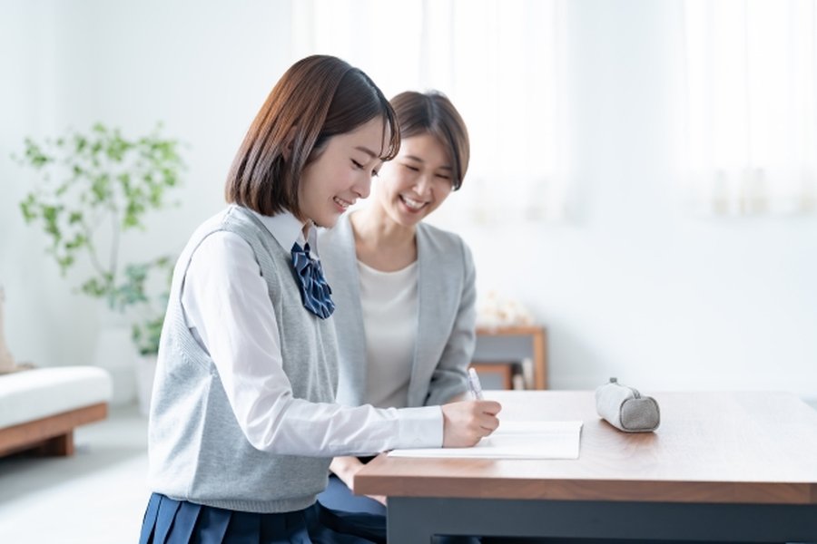  塾か家庭教師か？後悔しない選び方の決定版｜お子さまの性格・目的別の判断基準と学習環境の最適解