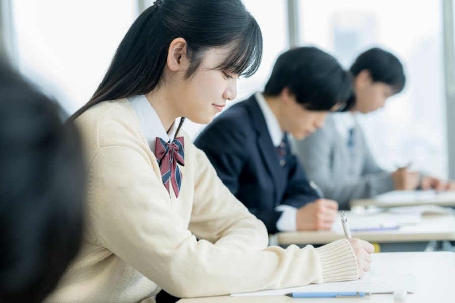 高校生の理想的な勉強時間は？学年別・志望校別の目安と効率を最大化する戦略的学習法