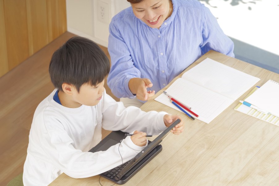 家庭教師で中学受験を成功に導くための完全ガイド：塾との併用から志望校対策まで徹底解説