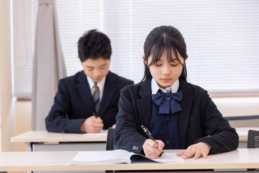 中学生をやる気にさせる魔法の言葉：反抗期の子どもが「自分から机に向かう」親の声かけ術