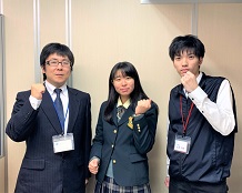 奥田　綾子さんと平田教室長と山本先生