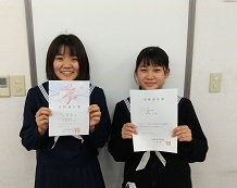 松浦実咲さん（左、永犬丸中学校）