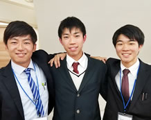 小河憲生くんと矢野先生(右)、山本先生(左)