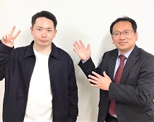 江口くん(左)と教室長(右)