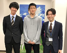 渋谷脩登くんと西川先生(左)、林先生(右)