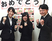 生徒の井原 千珠さんと講師の西川 明菜と講師の河邊 祐輔