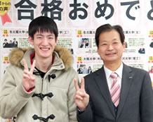 佐津川久遠くんと教室長