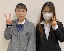 平松萌々子さん(左)と仁熊先生(右)