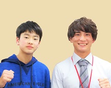 見事志望大学合格の佐藤くんと担当の宮野先生!