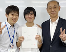 左から佐藤(裕)教室長、小林くん、伊集院先生