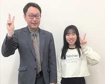 佐藤教室長(左)と今野愛萌さん(右)
