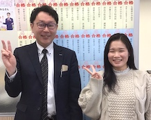 佐藤教室長（左）と川村さん（右）