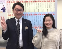 佐藤教室長(左)と川村さん(右)