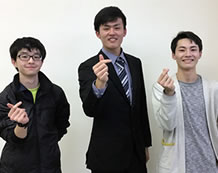 西村くん(左)と外崎くん(右)と富樫先生(中央)