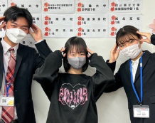 弓取天地先生と柏美空さん(広島大学附属三原中学校) と 山田悠月先生