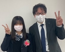 福井さん（左）と教室長（右）