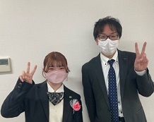 今川さん(左)と教室長(右)