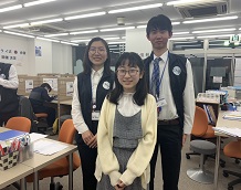 小川夏穂さんと上田先生(国語・理科)と彦坂先生(算数)