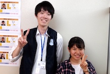 生徒の大場莉子さんと担任の佐野先生