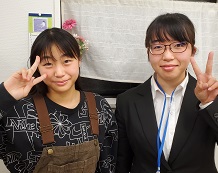 生徒の西杏珠さんと担任の増田先生