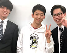 吉岡 智史くんと教室長、久保先生