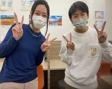 第1志望校に合格した山本君と長谷川教室長