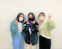 友達Yさん(左)/生徒Oさん(真ん中)/A先生(右)