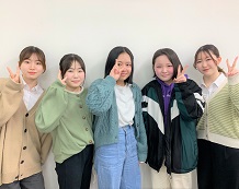K先生/友達Tさん/生徒Yさん(真ん中)/友達Oさん/A先生