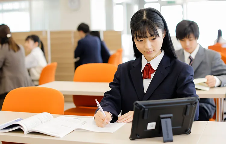 自習する生徒のイメージ