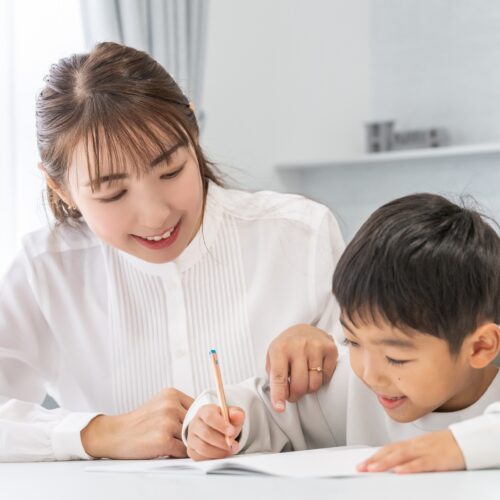 ​​中学受験の家庭教師の料金はどれくらいかかる？相場や塾との比較で徹底検証