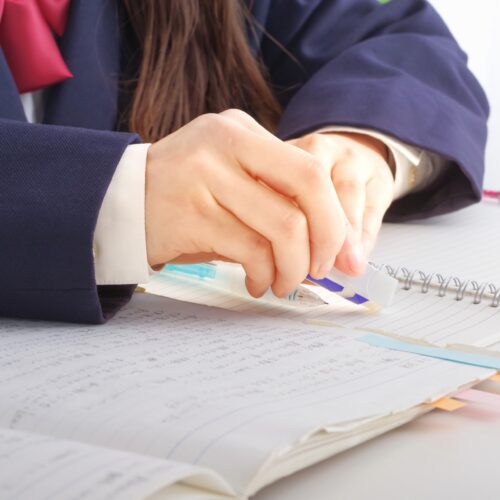 神戸学院大学の小論文対策｜総合型選抜の学部別出題傾向と過去問の活用方法